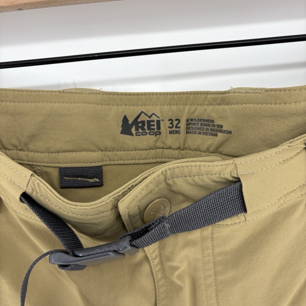 REI Men's Size 32 Tan Belted Stretch Nylon Outdoor Hiking Shorts 11" Inseam - Picture 3 of 8